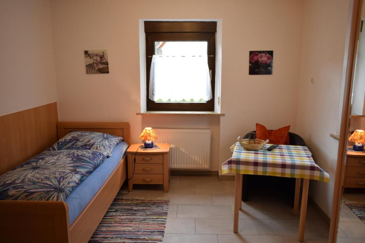 Gaestehaus Grau Egloffstein ภายนอก รูปภาพ